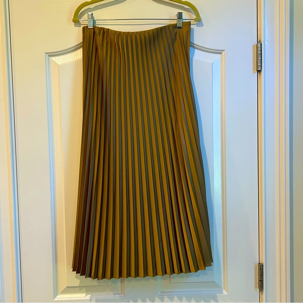 COPY - J. Crew Pleated pull-on skirt in Gold Size S